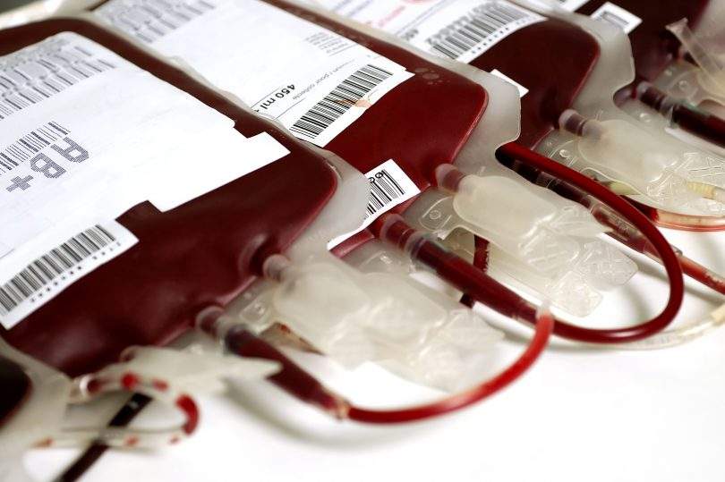 INDICAÇÕES PARA TRANSFUSÃO DE SANGUE E SEUS EFEITOS ADVERSOS
